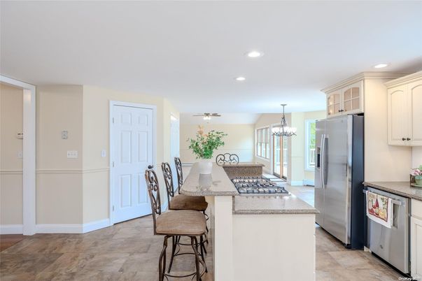 Chandelier, Dining room, Interior, Kitchen, Recessed Lighting, Stainless Steel Appliances