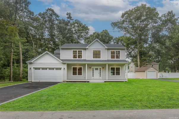 Attached, Exterior, Facade, Farmhouse