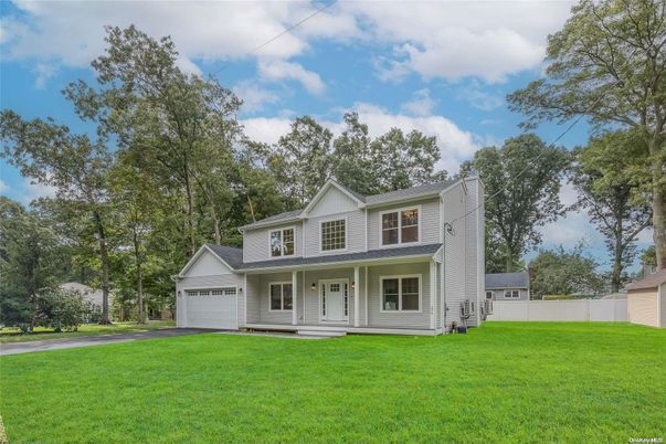 Attached, Exterior, Facade, Farmhouse