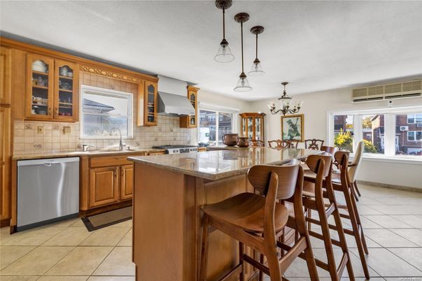 Dining room, Interior, Kitchen, Pendant Lights, Stainless Steel Appliances