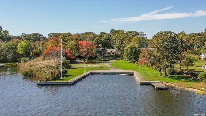 Exterior, Lake