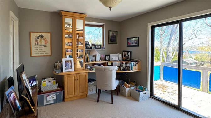 Home Office, Interior