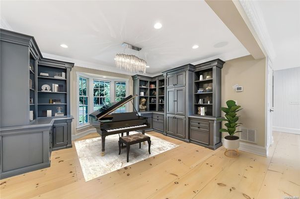Chandelier, Interior, Piano, Recessed Lighting, Wood Texture Flooring