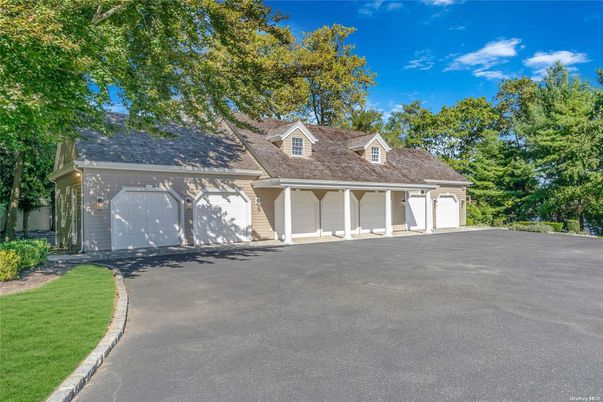 Attached, Exterior, Facade, Cape Cod