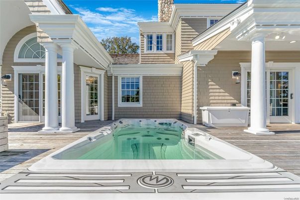 Exterior, Hot Tub