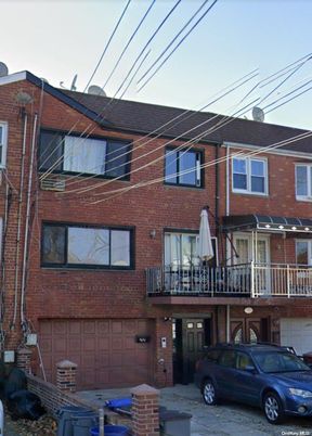 Exterior, Facade, Brick Facade, Rowhouse