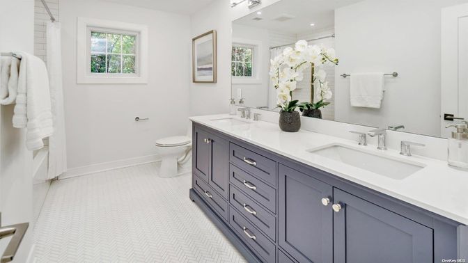 Bathroom, Dual Sink Vanities, Interior, Recessed Lighting