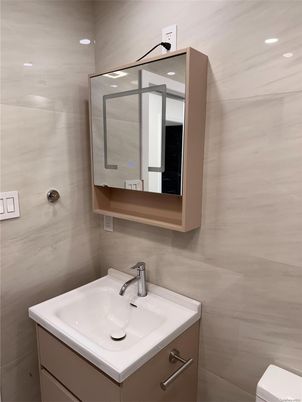 Bathroom, Interior, Recessed Lighting