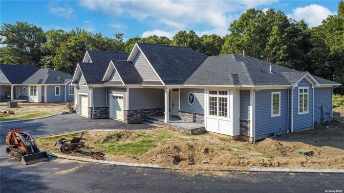 Attached, Exterior, Facade, Cape Cod