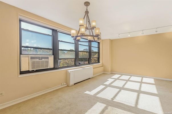 Chandelier, Empty room, Interior, Pendant Lights