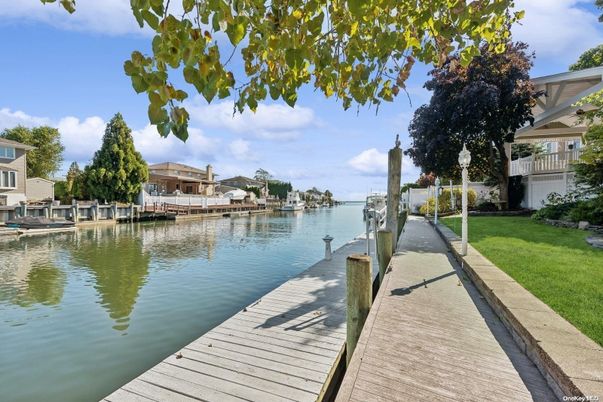 Exterior, Lake