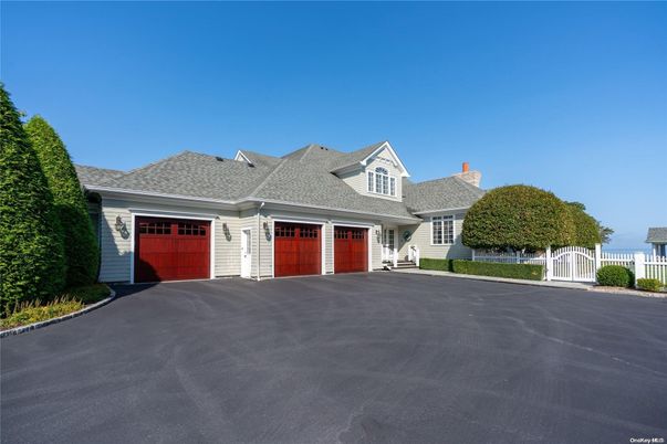 Attached, Exterior, Facade, Cape Cod