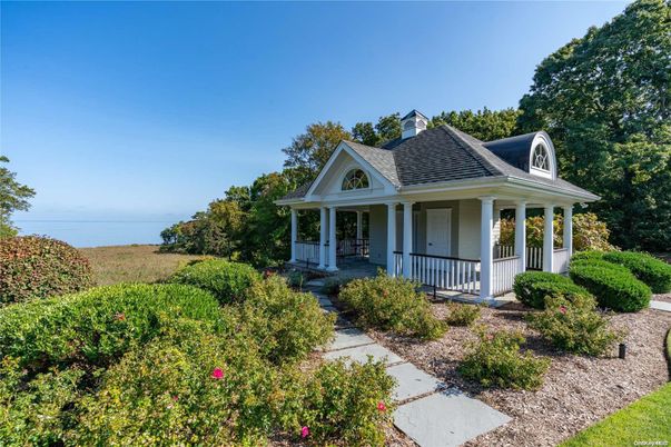 Backyard, Exterior, Facade, Queen Anne Victorian