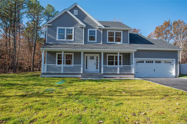 Attached, Exterior, Facade, Farmhouse