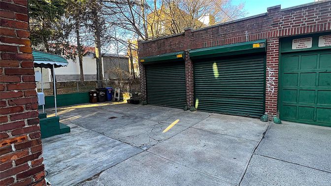 Detached Garage, Exterior
