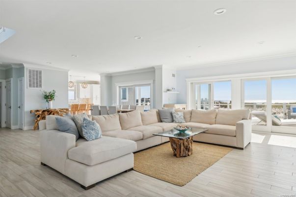 Dining room, Interior, Living room, Pendant Lights, Recessed Lighting, Wood Texture Flooring