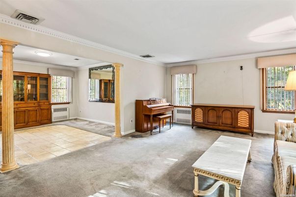 Interior, Piano