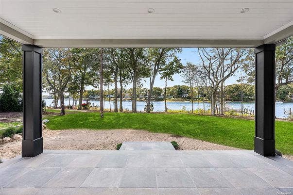 Exterior, Lake