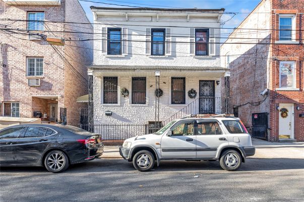 Exterior, Facade, Brick Facade, Rowhouse