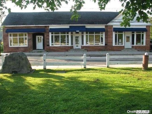 Exterior, Facade, Brick Facade, Cape Cod