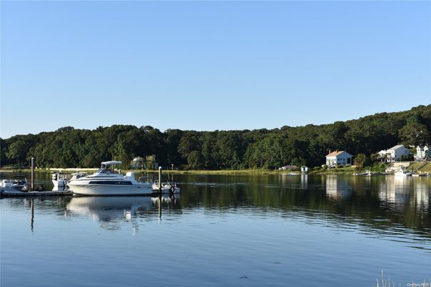Exterior, Lake