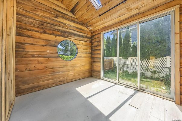 Empty room, Interior, Wooden Ceilings, Wooden Walls