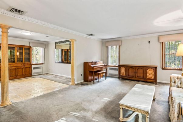 Interior, Piano
