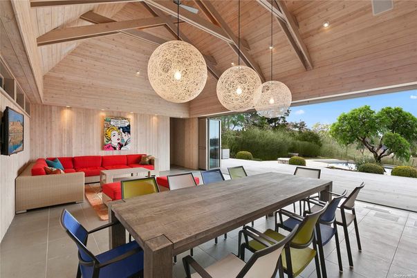 Exterior, Interior, Living room, Pendant Lights, Wooden Ceilings