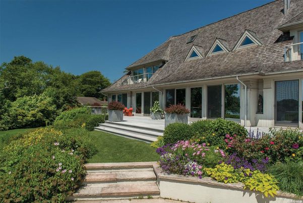 Exterior, Facade, Cape Cod