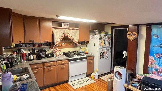 Interior, Kitchen, Washer, Wood Texture Flooring