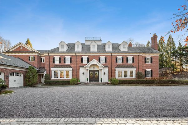 Attached, Exterior, Facade, Brick Facade, Georgian