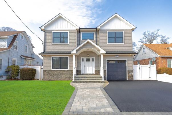 Attached, Exterior, Facade, Farmhouse