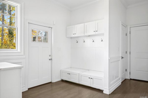Interior, Washer, Wood Texture Flooring