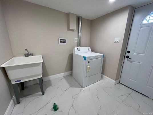 Interior, Marble, Recessed Lighting, Washer