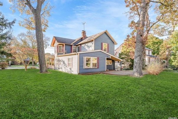 Attached, Backyard, Exterior, Facade, Queen Anne Victorian