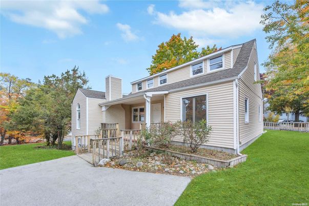 Backyard, Exterior, Facade, American Foursquare