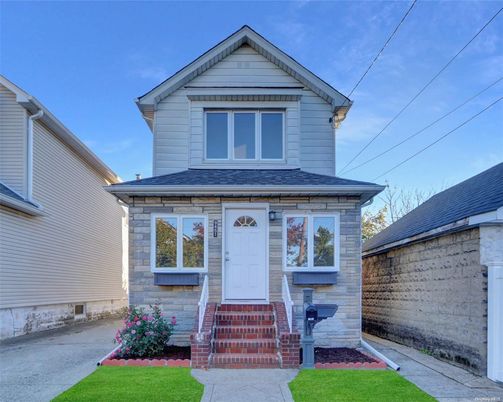 Exterior, Facade, Queen Anne Victorian
