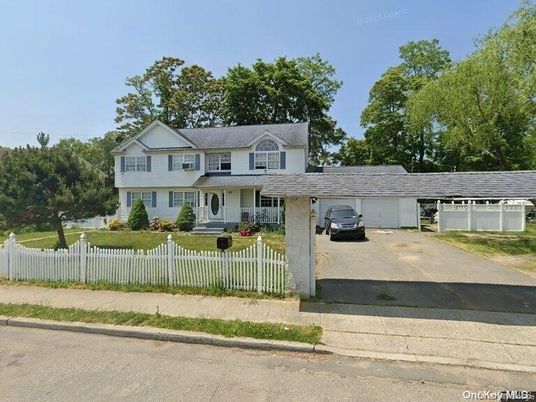 Attached, Exterior, Facade, Farmhouse