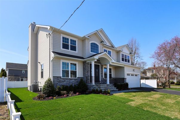 Attached, Exterior, Facade, Farmhouse