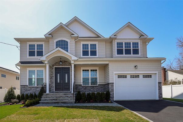 Attached, Exterior, Facade, Farmhouse