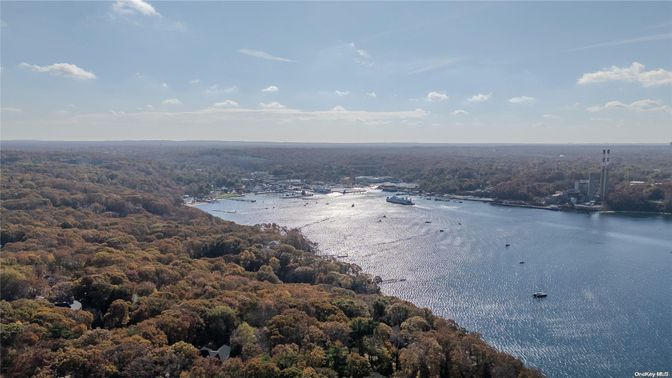 Exterior, Lake