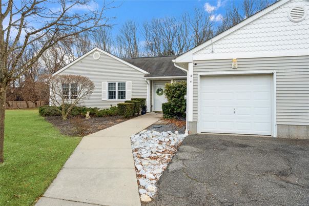 Attached, Exterior, Facade, Ranch