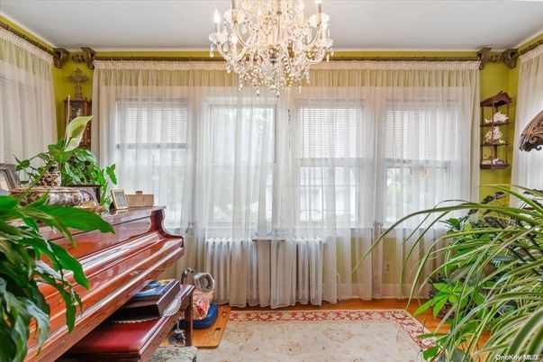 Chandelier, Interior, Piano