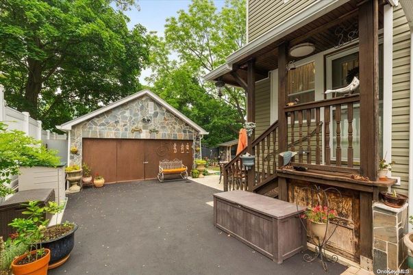 Detached Garage, Exterior