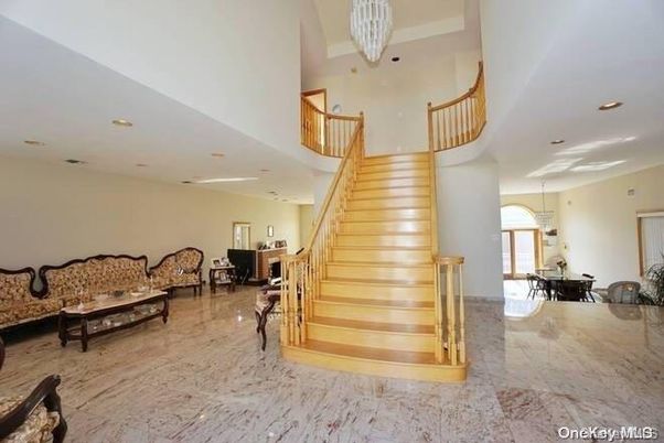Chandelier, Dining room, Interior, Pendant Lights, Piano, Recessed Lighting