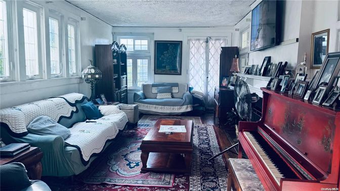 Interior, Living room, Piano