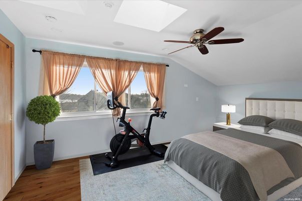Bedroom, Fitness Equipment, Interior, Wood Texture Flooring