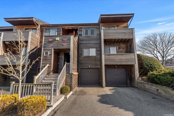 Attached, Exterior, Facade, Rowhouse