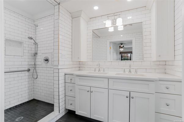 Bathroom, Dual Sink Vanities, Interior, Recessed Lighting