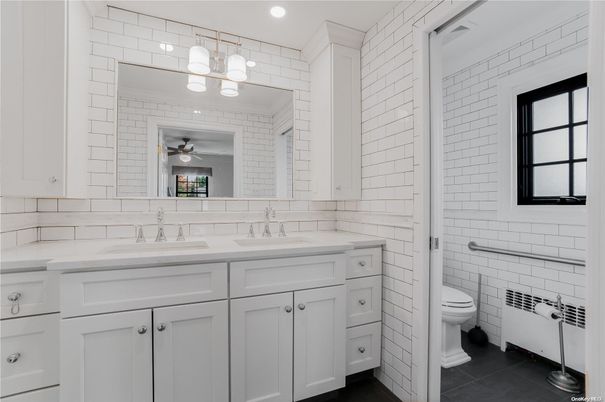 Bathroom, Dual Sink Vanities, Interior, Recessed Lighting
